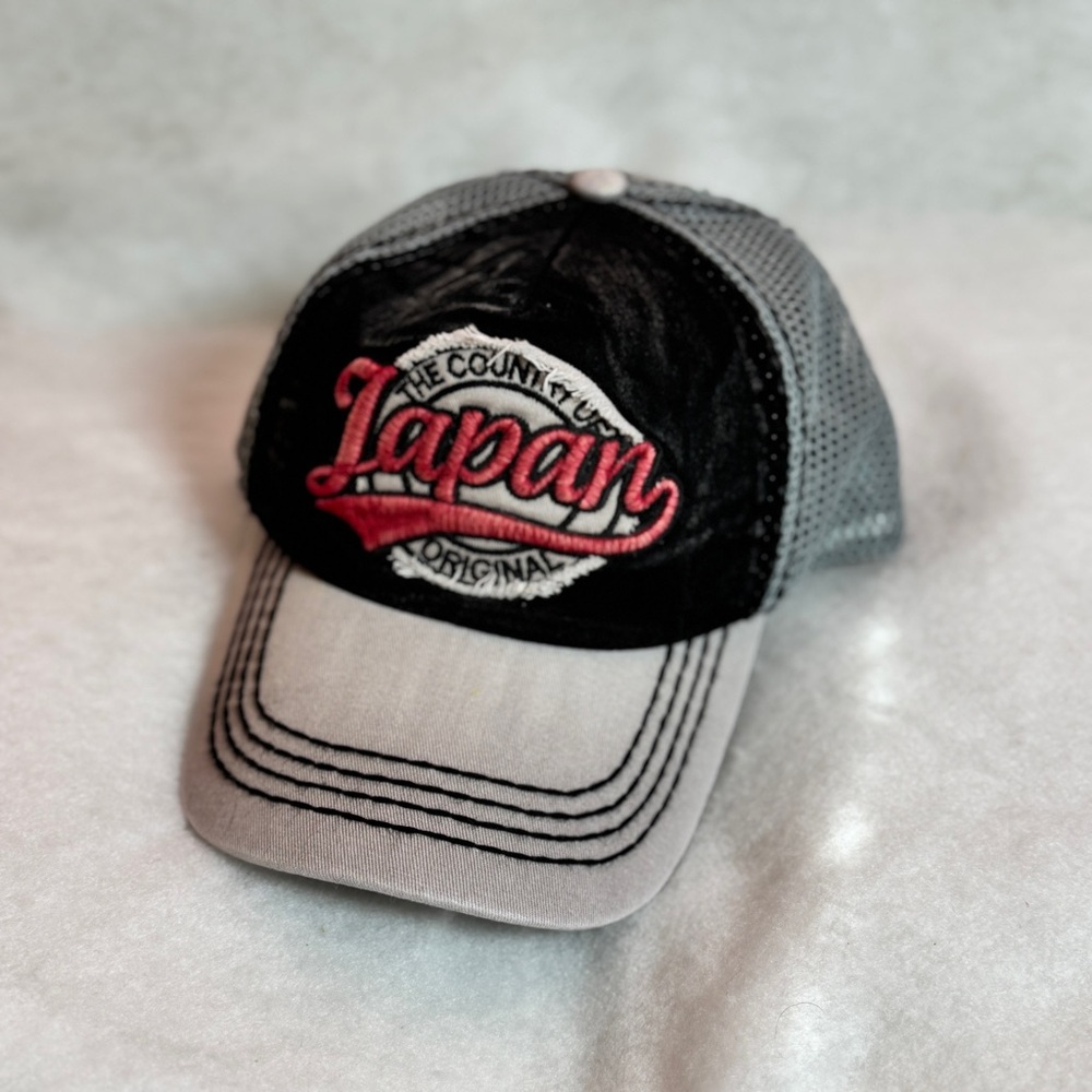 Robin Ruth The Country of Japan Originam Gray/Black/Red Snapback Trucker Hat Cap